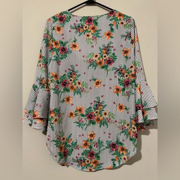 Harlow & Rose Bell Sleeve Blouse - Picture 2 of 3